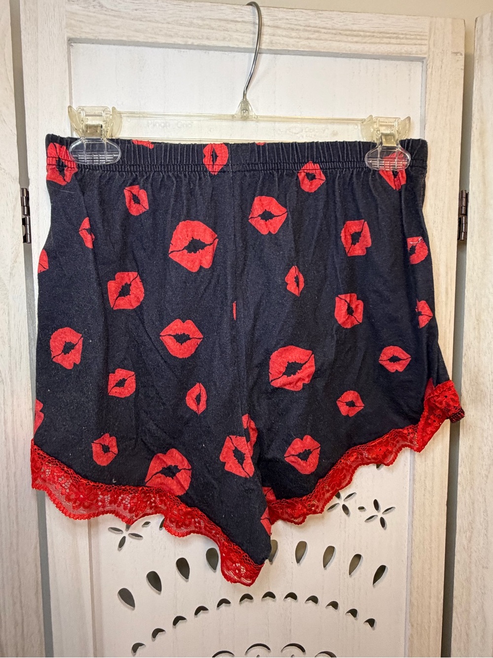 Black & Red Lip-Print Lace Trim Sleep Shorts